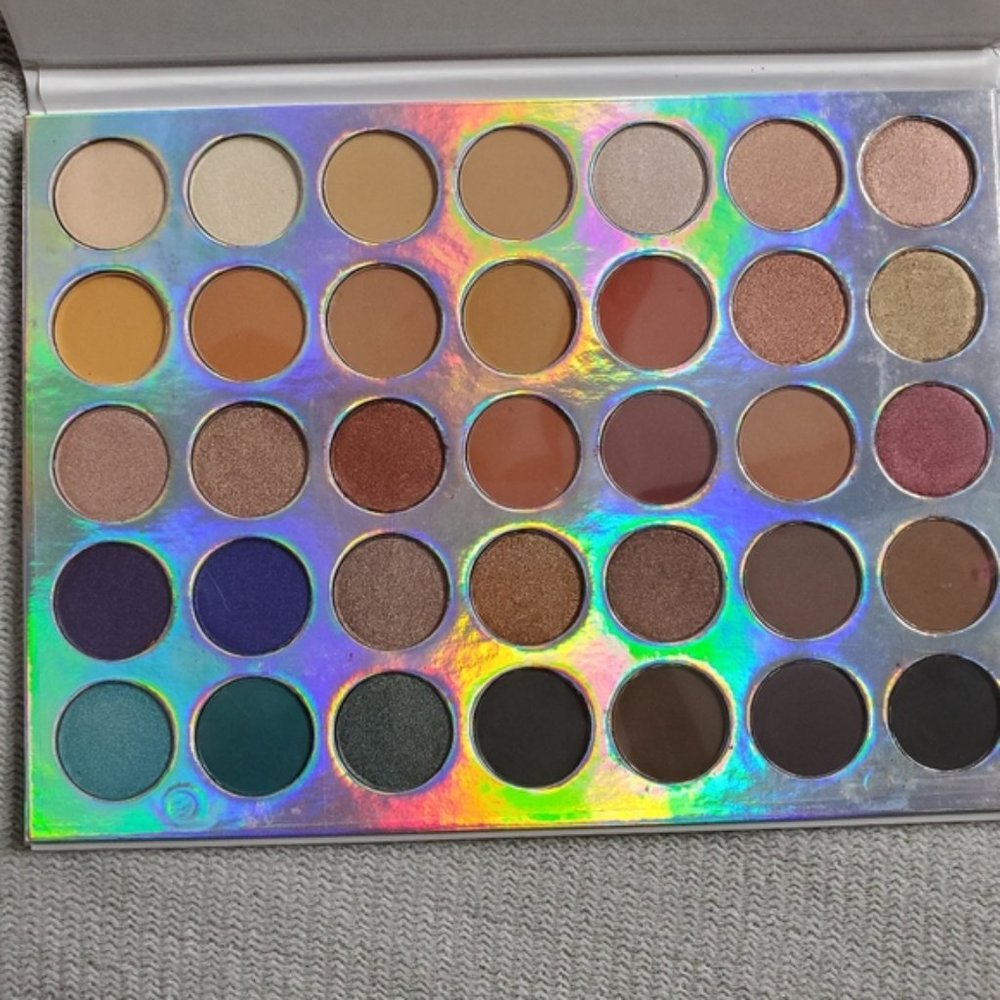 NWT 35 Color Eyeshadow collection PALETE